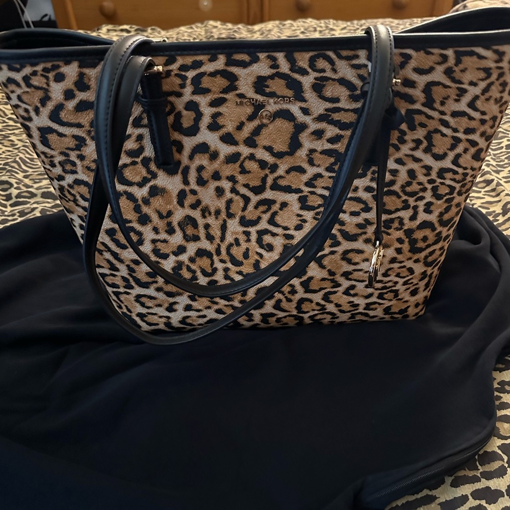 Michael Kors purse brand new without tags gold hardware